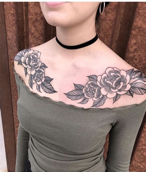 tatuajes en el pecho para mujer a color|150 Tatuajes inéditos en el pecho para mujeres y。